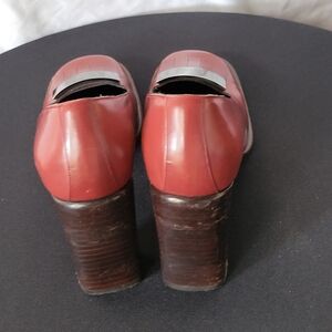Red/burgundy size  8.5 leather Gucci pumps